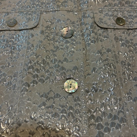 New Without Tags White Blouse With Iridescent Buttons by Ruby Red Size 10 - Picture 6 of 10